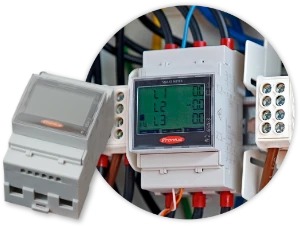 Energy Meter mit grünem Display zur Montage auf einer Hutschiene von Connect Solar