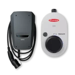 Verschiedene Wallbox-Modelle mit Ladekabel von Connect Solar